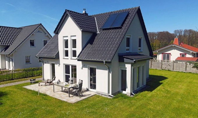 Juliusruh House | Comfortable Stay at Schipperhus with Family-Friendly Amenities