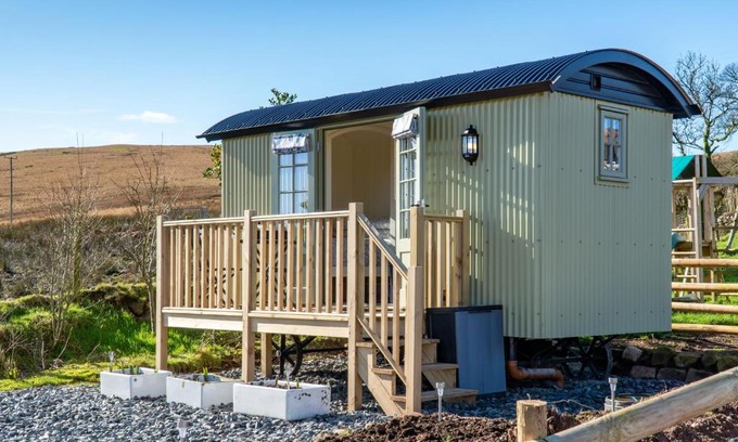 Seascale House | Top-Rated Child-Friendly Scalderskew Shepherds Hut Escape
