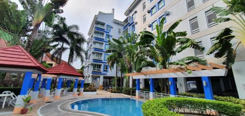 Santa Rosa Apartment | Homey 2-Bedroom Condo with Pool at Scandia Suites