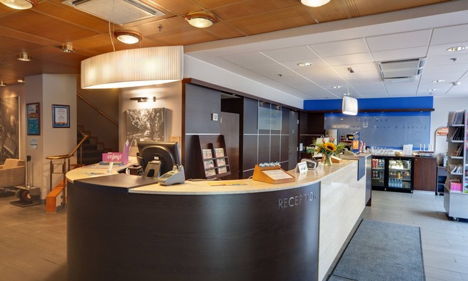 Kluuvi Hotel | Discover Scandic Kaisaniemi: Family-Friendly with Spa Access