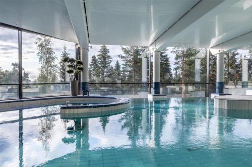 Jyvaskyla Hotel | Discover Scandic Laajavuori: Family-Friendly Oceanfront Bliss