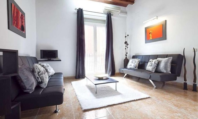 El Camp de l'Arpa del Clot Apartment | Pet-Friendly Scandinavian Apartment Near Clot, Barcelona