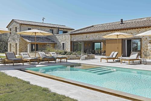 Loreto Villa | Discover Il Momento in Umbria with Ocean Views & Pool
