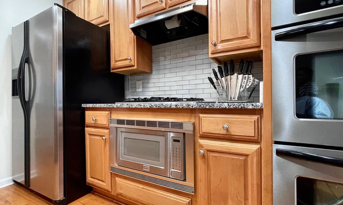 Ellenwood House | Accessible Scarlet Manor Atlanta with Gym and Spa Amenities