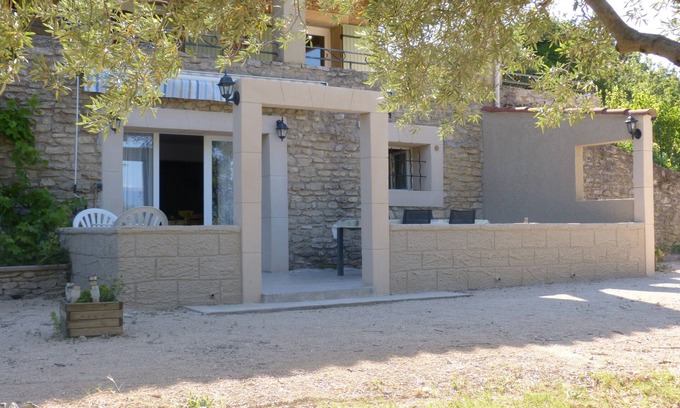 La Roque-sur-Pernes Cottage | Serene Views and Poolside Bliss Near Mont Ventoux