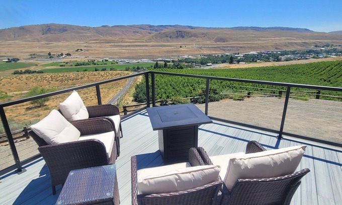 Okanogan House | Scenic 3-Bedroom Getaway with Stunning Views & Ample Space in Okanogan
