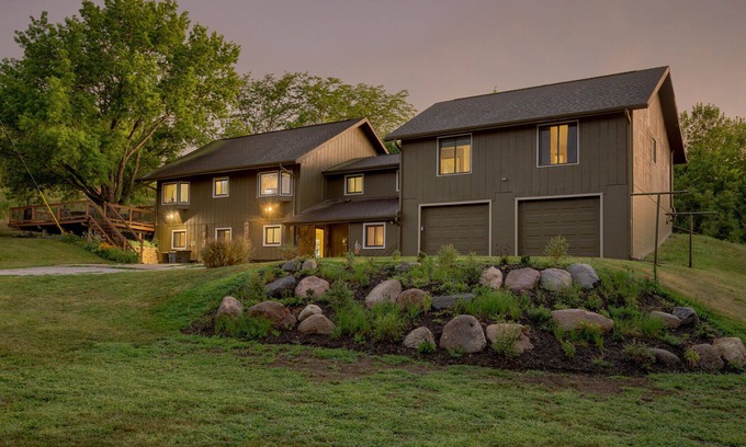 Fort Calhoun House | Idyllic Secluded Retreat Just Outside Omaha - 9.6/10 Rated