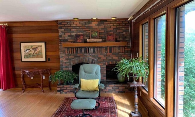 Port Alberni House | Pet-Friendly Scenic Country Home in Port Alberni