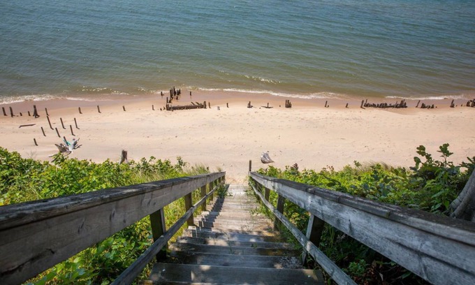 Muskegon Cottage | Idyllic Scenic Drive Resort - Cabin #1 with Ocean View