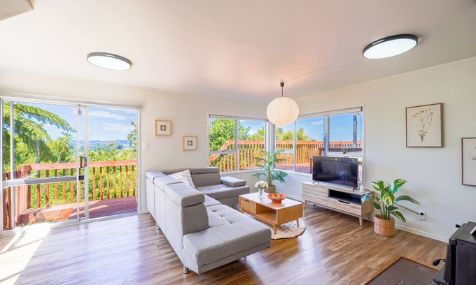 Whangarei House | Scenic Escape with Stunning Sea Views in Raumanga