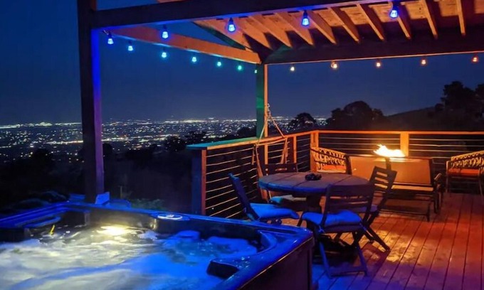Pinon Hills Cabin | Exceptional Scenic Getaway - Rustic Cabin at Mountain Ridge