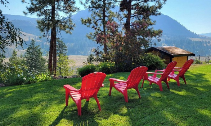 Black Mountain Apartment | Scenic Golf Course Stay – Close to Big White Ski Resort