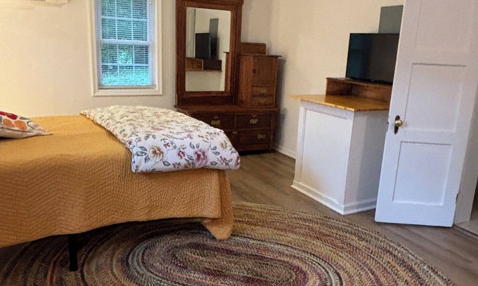 Farmville Cabin | Scenic guest house in great location in Farmville, VA