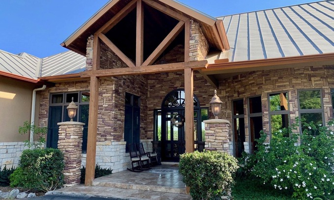 New Braunfels House | Stunning Hill Country Retreat with Spa and Scenic Views