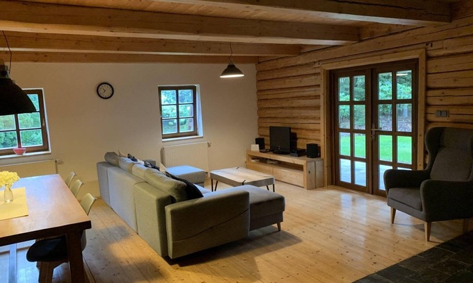Sluknov House | Charming Holiday Home in Šluknov with Garden & Amenities