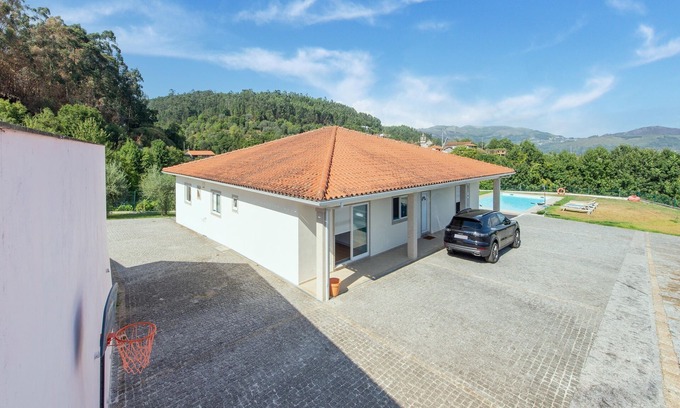 Vila Verde House | Scenic holiday home in Braga with swimming pool