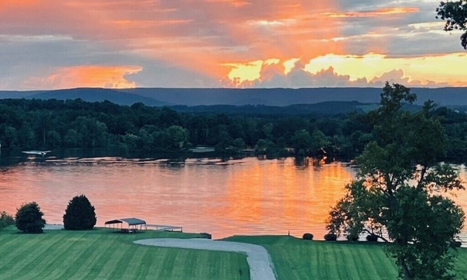 Decatur House | Scenic Lake House Golf Hole, Views, Game Room
