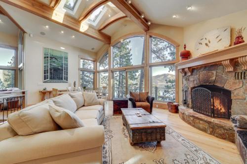 Crystal Bay House | Scenic Lake Tahoe Retreat