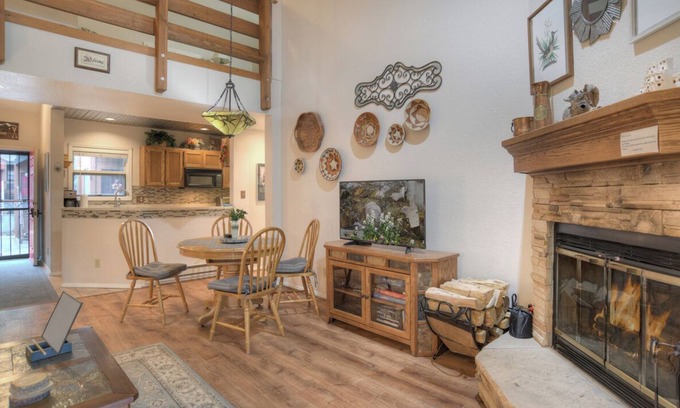 Purgatory House | Cozy Retreat with Mountain Views & Fireplace - Pet Friendly