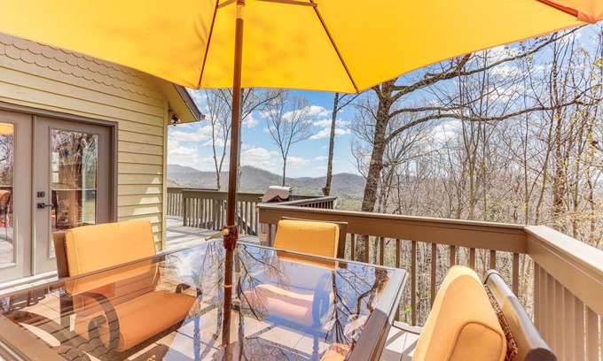 Unaka Cabin | Inviting Scenic Murphy Cabin - Close to Blue Ridge Adventure