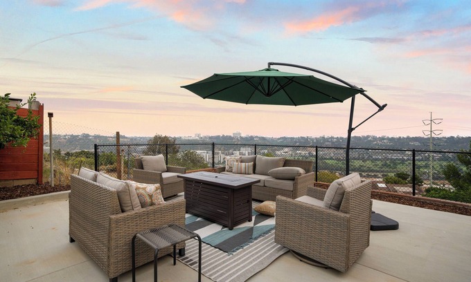Mission Valley West House | Picturesque King Bed Suite with Oceanfront Panoramic Views
