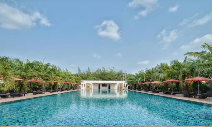 Huai Yai Hotel | Elegant Pool Villa at Scenic Resort in Pattaya