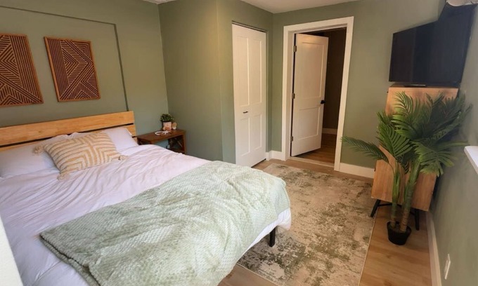 Port Orange Apartment | Scenic poolside apartment in Port Orange