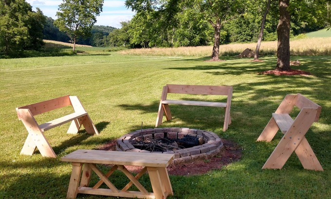 Marshland House | Tranquil Rural Retreat with Free Firewood and Pool Access