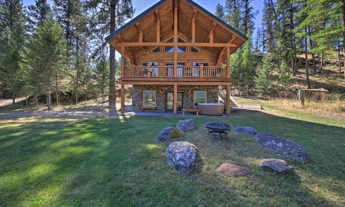 Thompson Falls House | Relaxing Riverfront Retreat with Hot Tub and Kayaks!
