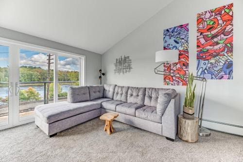 Costigan Apartment | Riverside Retreat - 4 BD with Parking & Family-Friendly Amenities
