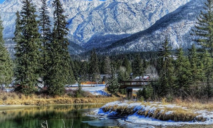 East Kootenay Villa | Majestic Rocky Mountain Getaway for Christmas Week Fun