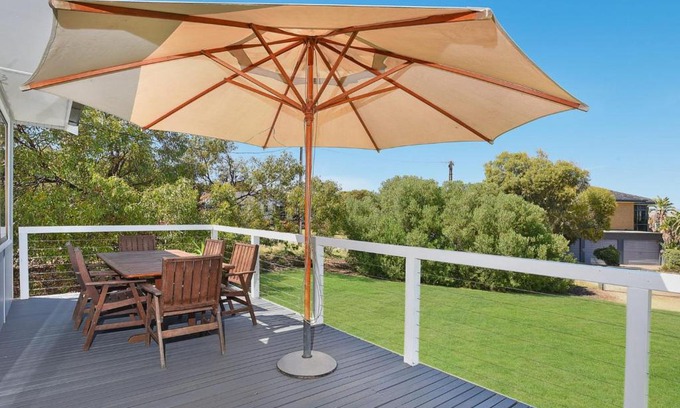 Carrickalinga House | Pet-Friendly Retreat at Scenic Shack 4 Scenic Way
