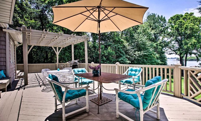 Huddleston House | Idyllic Smith Mountain Lake Retreat with Deck & Dock Access