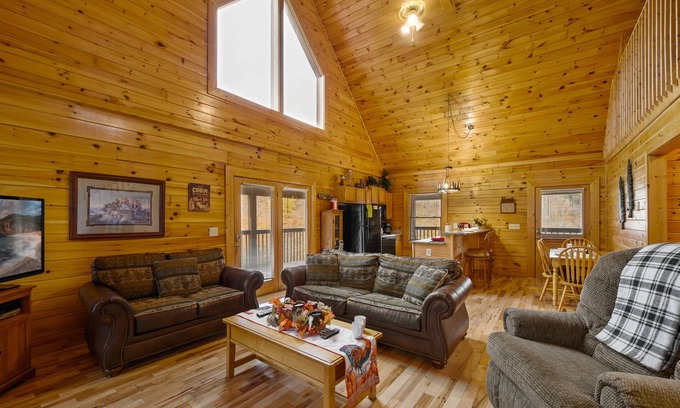 Sevierville Cabin | Unforgettable Smokies Cabin Getaway with Pool & Kitchen