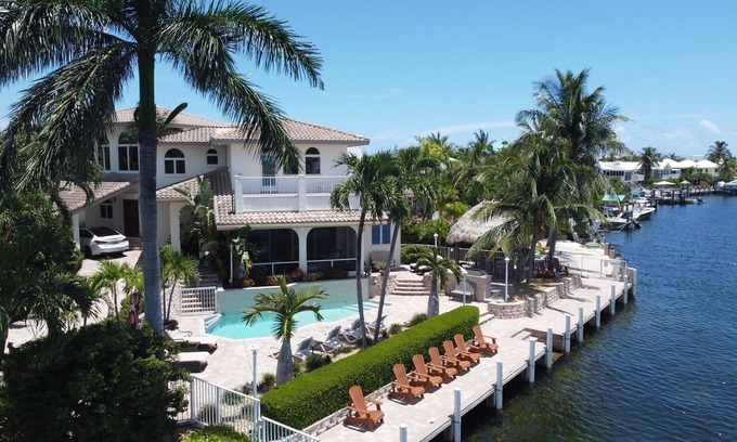 Marathon House | Tranquil Ocean View Home with Private Pool & Breakfast