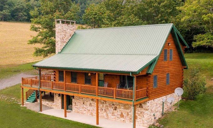 Allegheny Township Cabin | Tranquil Escape at Mountain Ridge Retreat with Spa & Breakfast