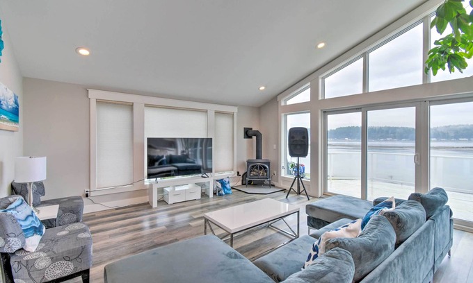 Allyn House | Serene North Bay Escape with Ocean Views & Spa Amenities