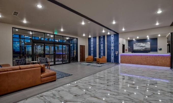 Moab South Valley Hotel | Tranquil Scenic View Inn with Pool and Spa Amenities