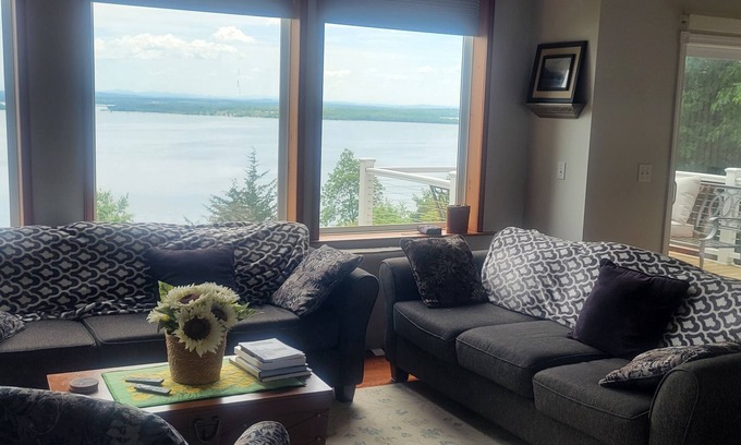 Port Henry House | Scenic views of Lake Champlain and Vermont's Green Mountains