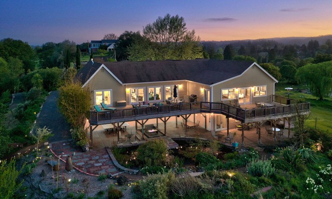 Forestville House | Idyllic Vista House with Kitchen Overlooking Russian River