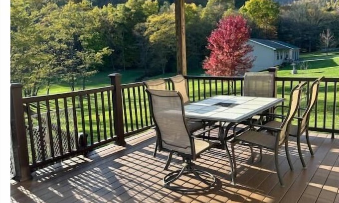 Fleming House | Serene Scenic Weekend Getaway with Spa and Hot Tub