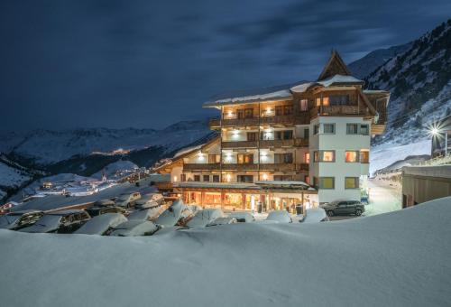 Soelden House | Relax at Schönblick - Gurgl: 4-Star Spa Retreat with Dining