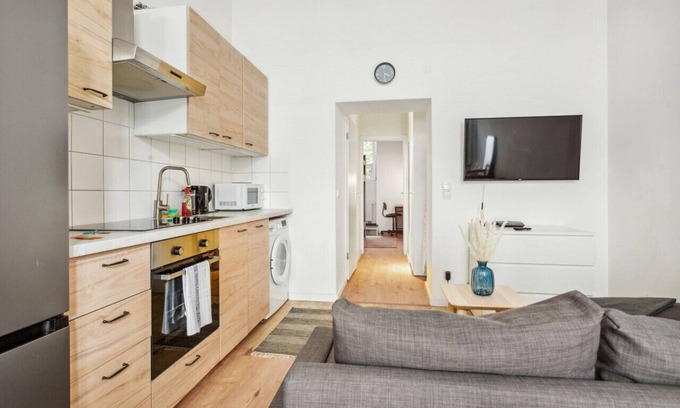 Charlottenburg Apartment | Cozy 2-Room Apartment in Charlottenburg with Kitchen