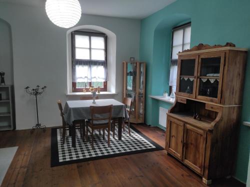 Großeutersdorf Apartment | Cozy Vacation Apartment on Saaleradweg with Restaurant Access