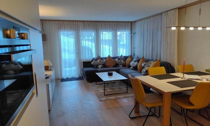 Graechen Apartment | Modern Oceanfront Retreat with Pool and Spa Amenities