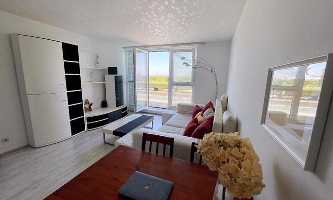 Floridsdorf Apartment | Elegant Apartment with Rooftop Terrace and Great Amenities