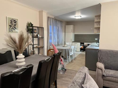 Juebek Apartment | Cozy Apartment with Garden: Pet and Child Friendly Stay