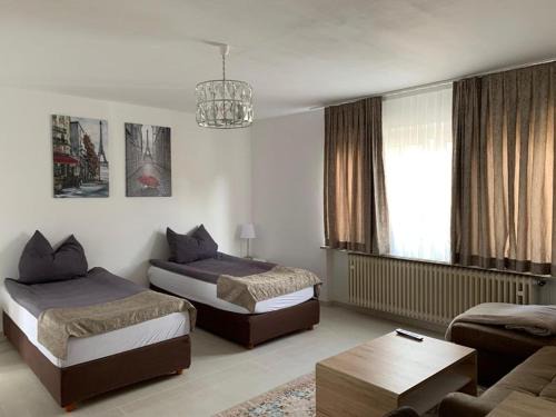 Gross Buchholz Apartment | Schöne Zwei Zimmer Wohnung mit Balkon Braun
