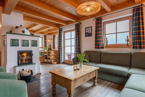 Wald im Pinzgau House | Family-Friendly Schöneben Chalet Op 't Suyden with Kitchen