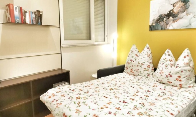 Stuhlinger Old Town Apartment | Beautiful Apartment in Central Location with Great Amenities
